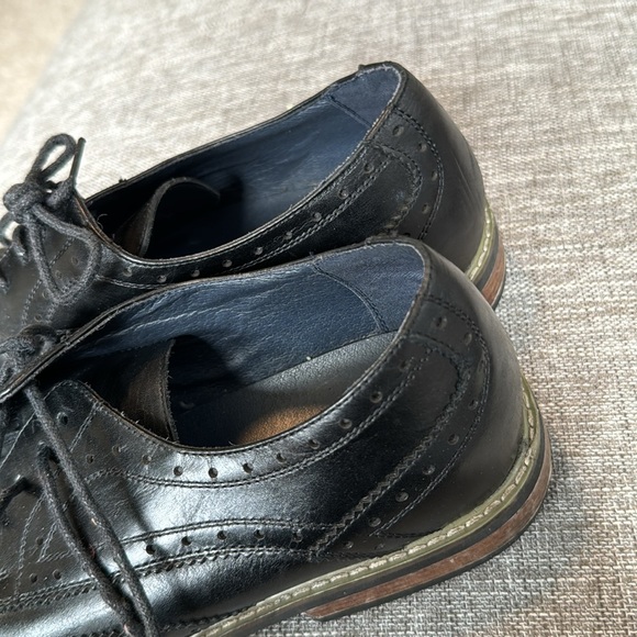 Cestfini Men's Leather Wingtip Lace Up Oxford Dress Shoes - Picture 4 of 11